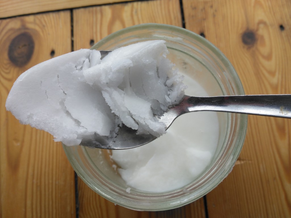 coconut oil pulling for white teeth