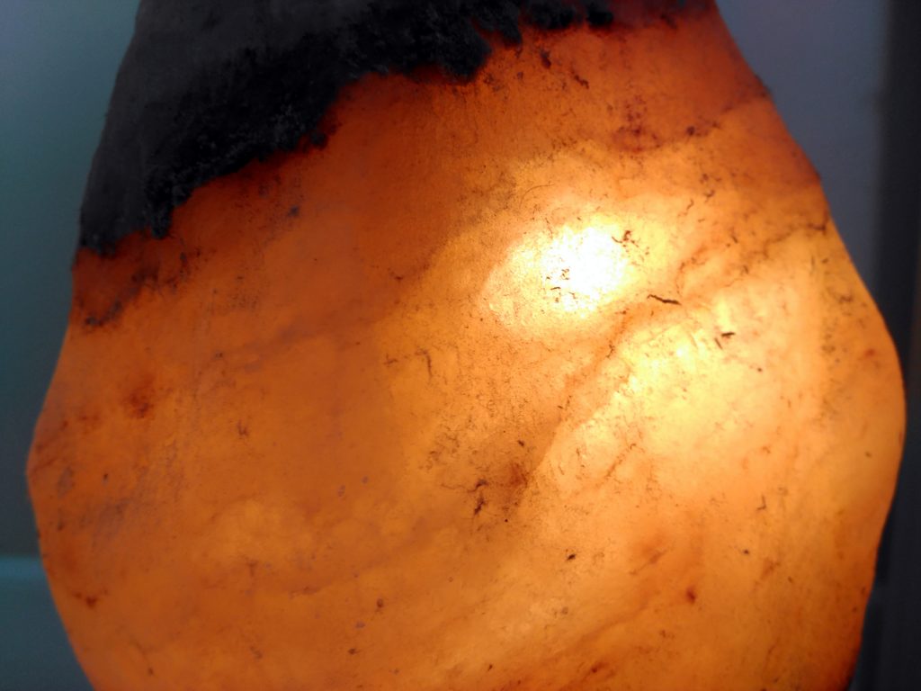 salt lamp for dim light during the night for better sleep