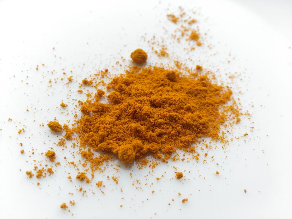 ground turmeric for teeth whitening