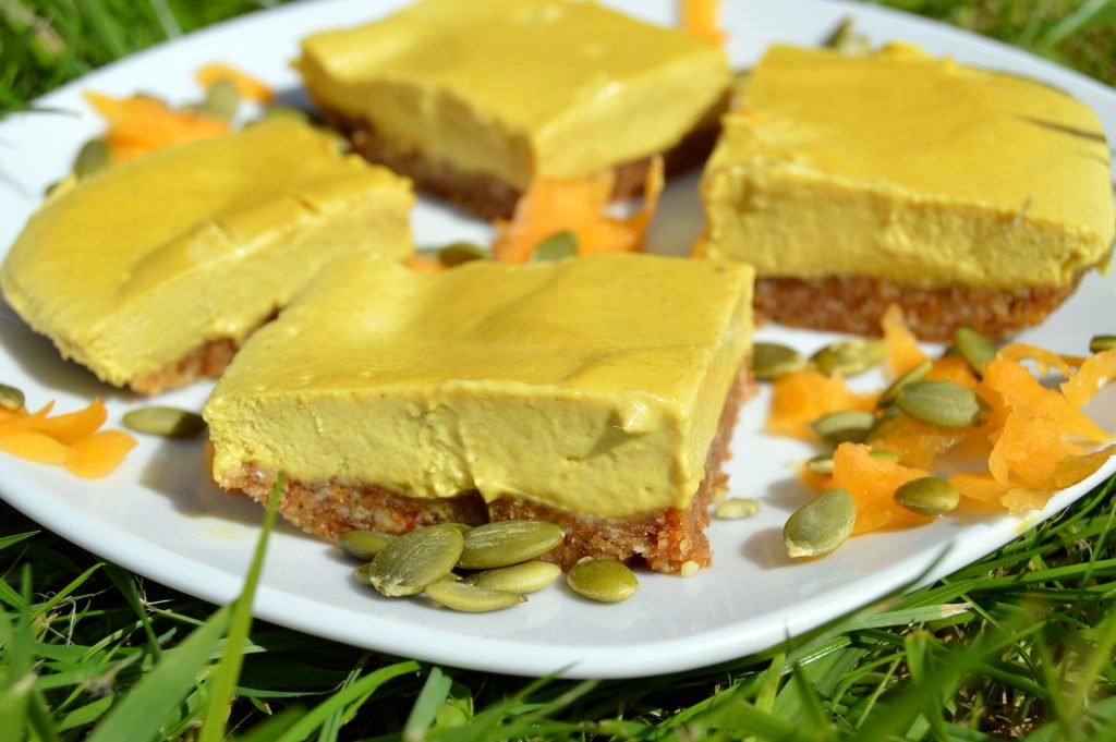 Raw pumpkin pie cake