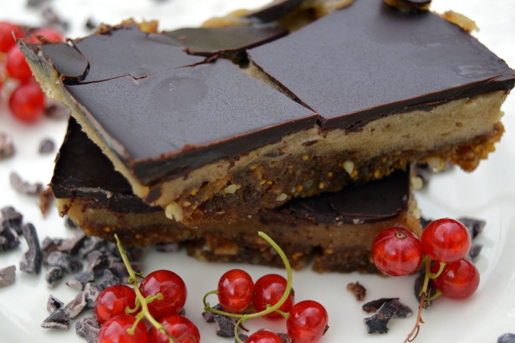 raw chocolate caramel slice