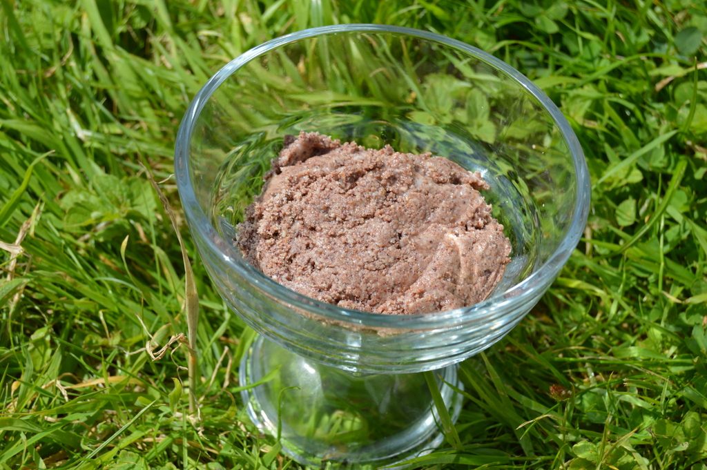 Quick Raw Chocolate Spread in a bowl