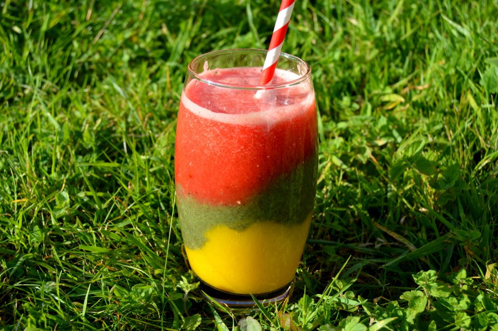 traffic light smoothie with random layers