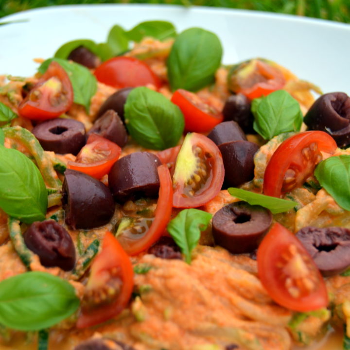 courgetti noodles with tomato and vegan cheese