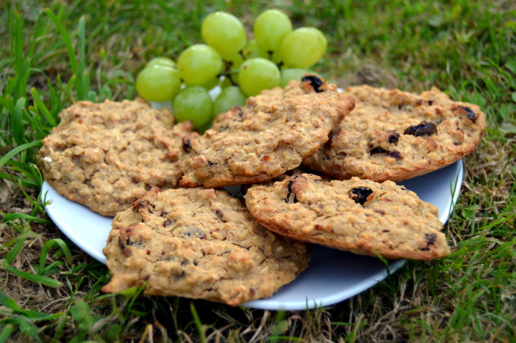 raisin banana oat cookie biscuits on a plate