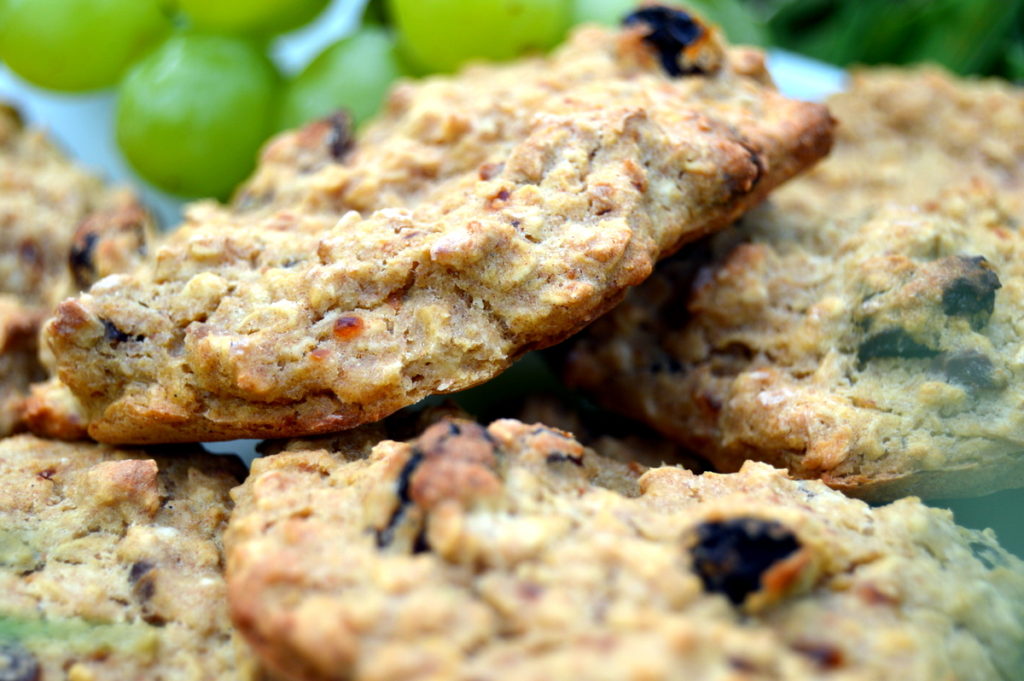 raisin banana oat healthy cookie biscuits close up