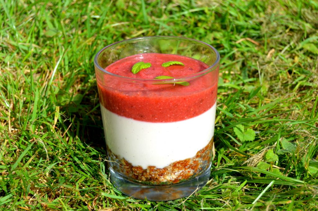 Healthy Raw Strawberry Cheesecake