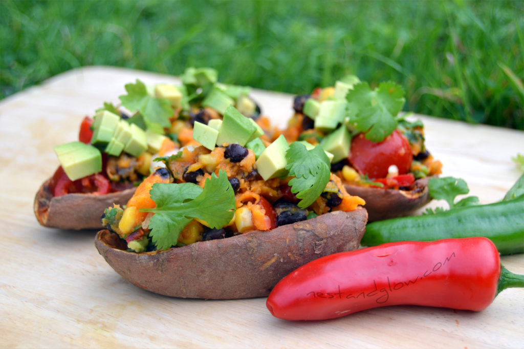 These Tex-Mex Loaded Sweet Potato Skins are a real crowd-pleaser. A delicious complete meal full of protein and carbs that are easy to make.