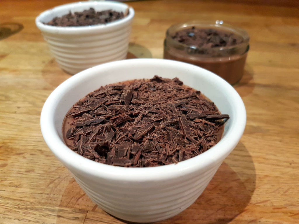 Quick and easy 5 ingredient chocolat coconut milk mousse