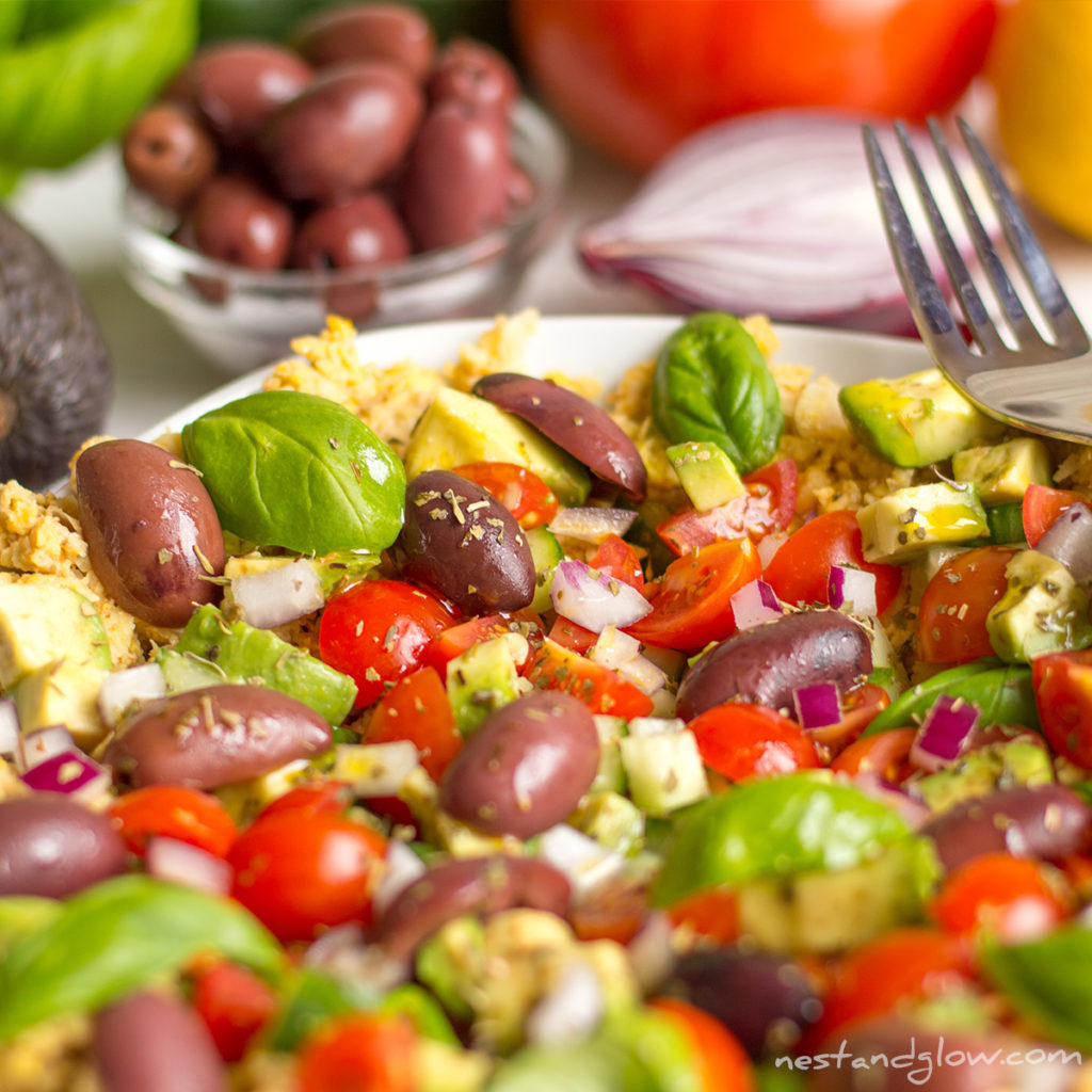 Close-up med hummus salad bowl