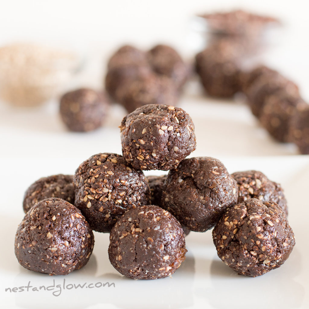 Easy and healthy raw chocolate halva balls