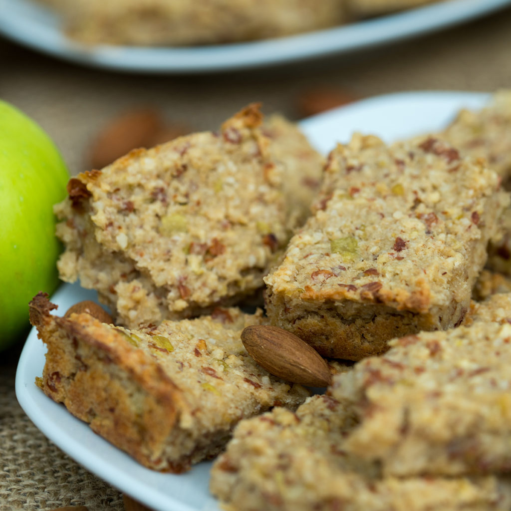 healthy breakfast bars with fresh apple and low calorie