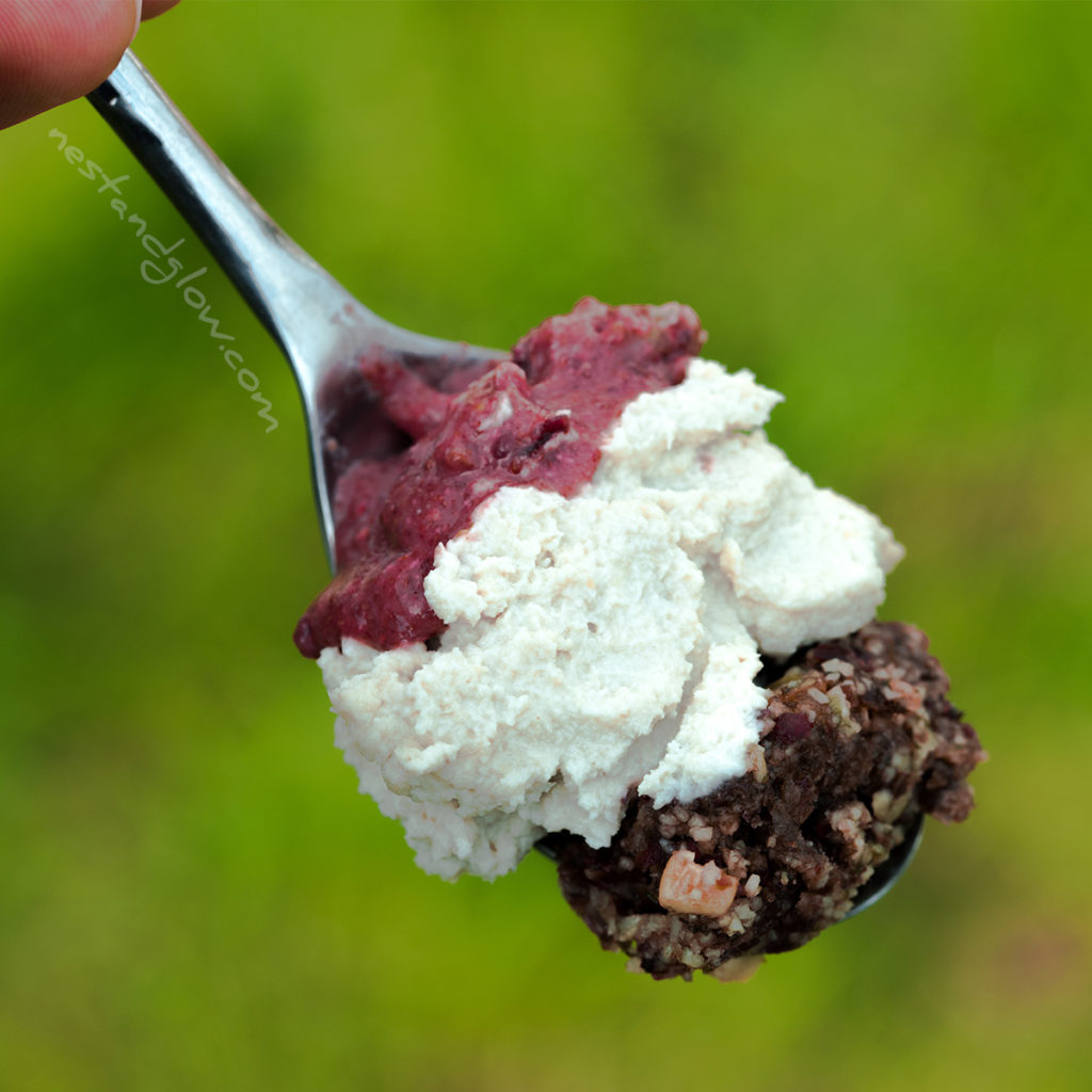 strawberry seed raw cheesecake