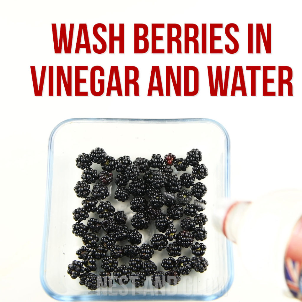 wash berries vinegar water to last longer