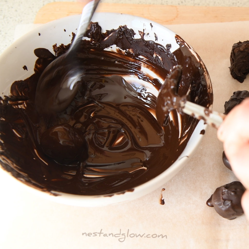 dipping peanu butter chocolate balls