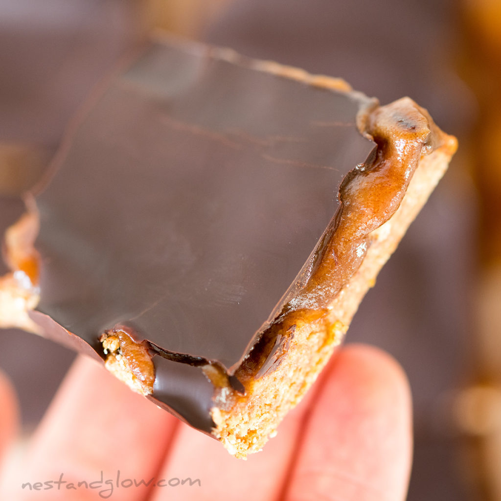 healthy vegan shortbread caramel made from oats and not wheat. just 3 natural wholefood ingredients in this recipe