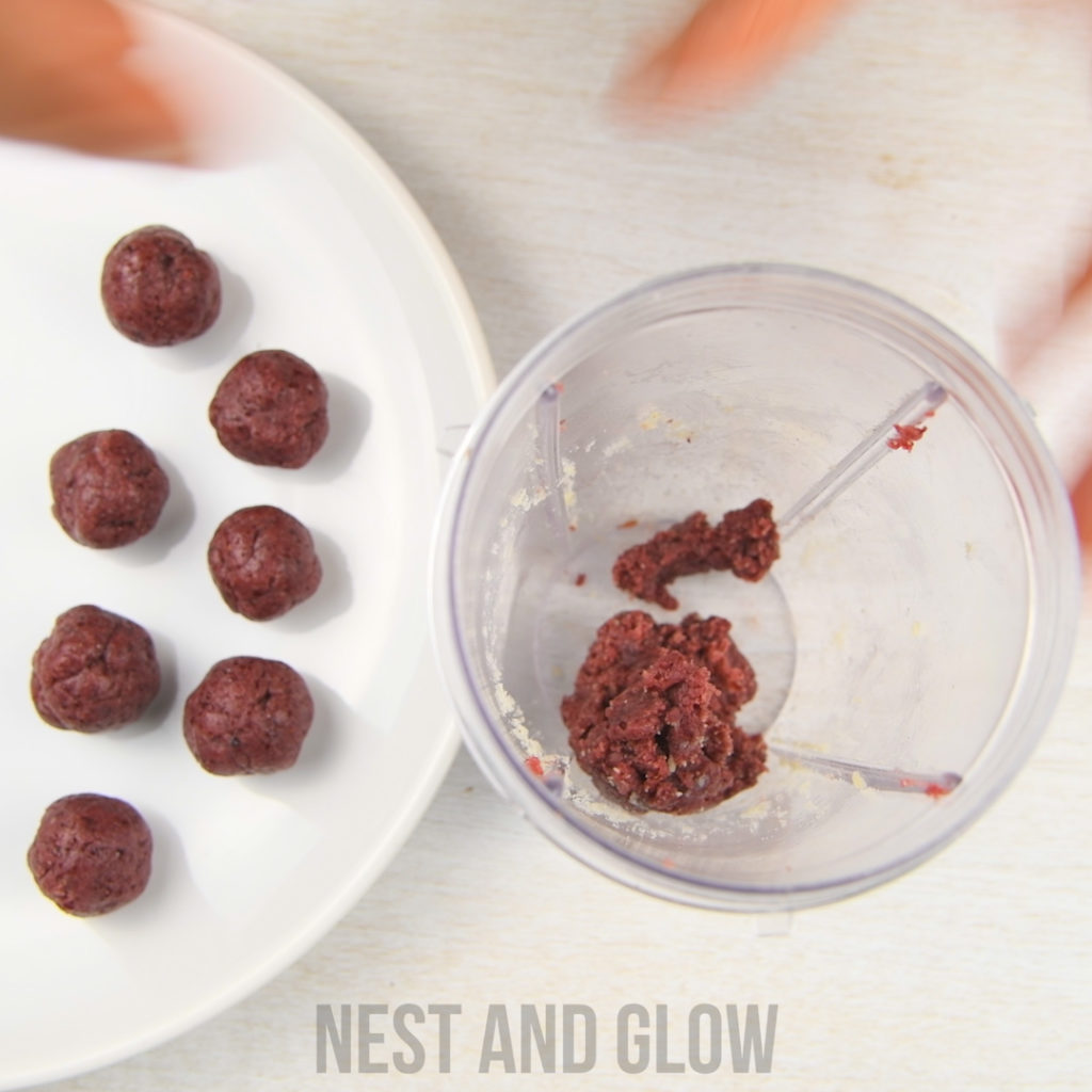 roll cranberry almond mixture into a ball